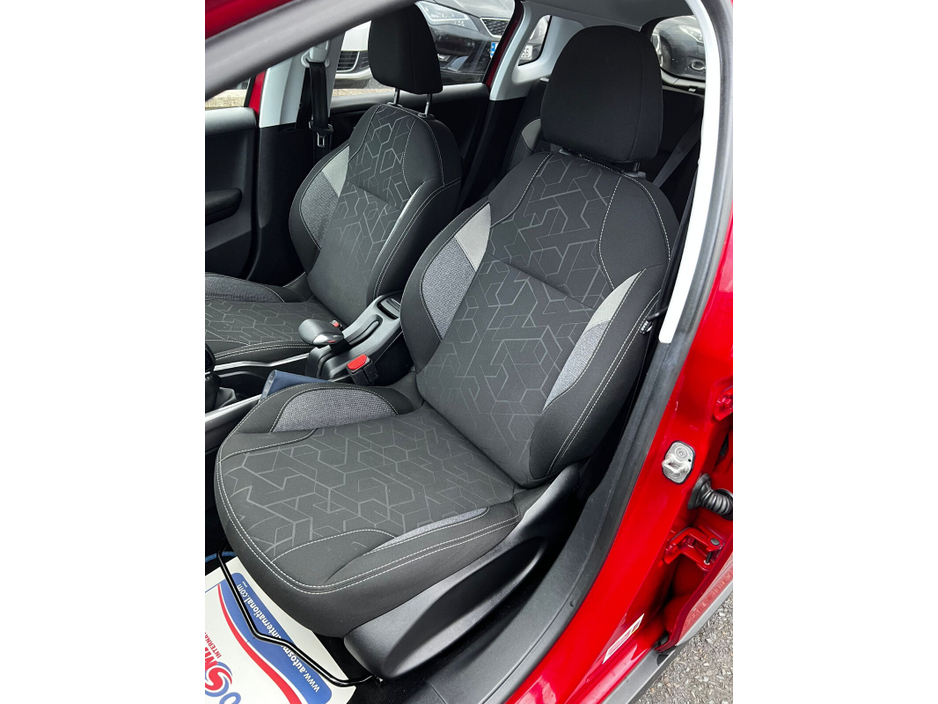 2018 Peugeot 2008 - image 9