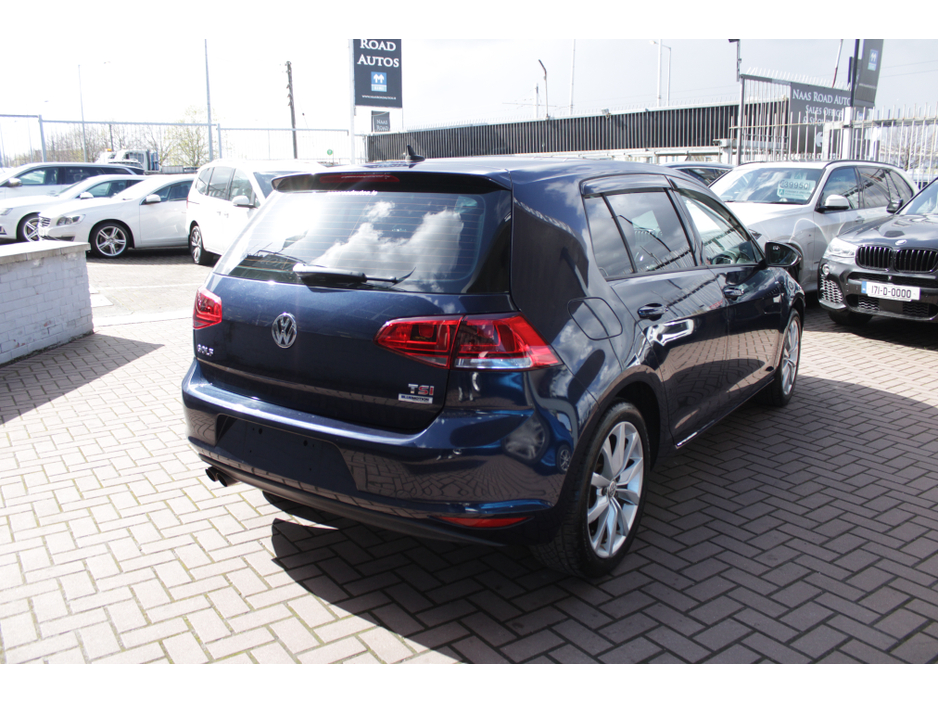 2015 Volkswagen Golf - image 4