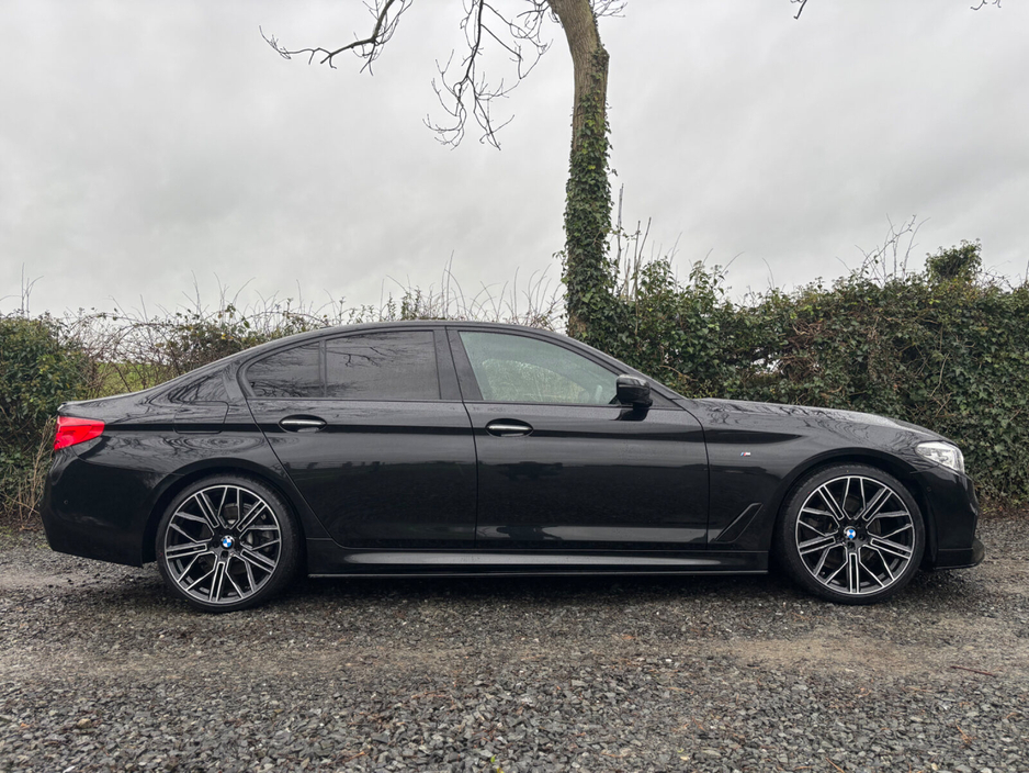 2017 BMW 5 Series - image 7