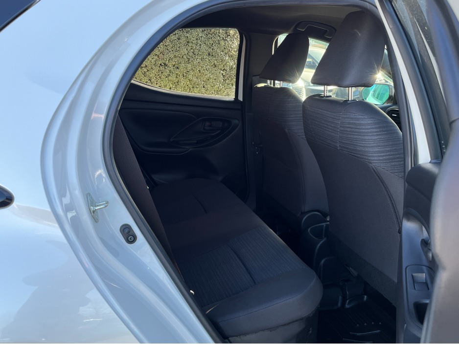 2020 Toyota Yaris - image 9