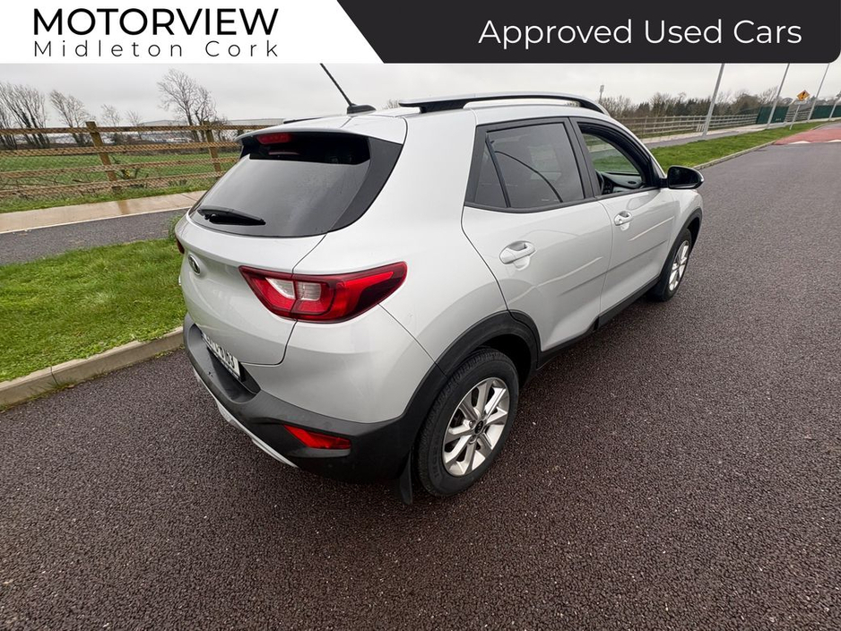 2020 Kia Stonic - image 2