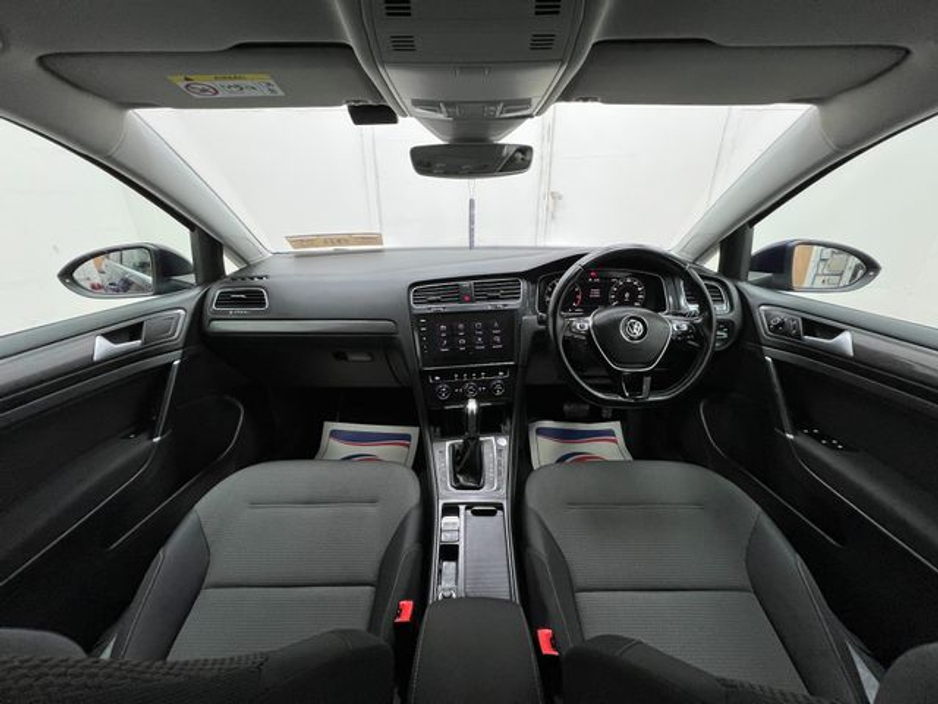 2019 Volkswagen Golf - image 4