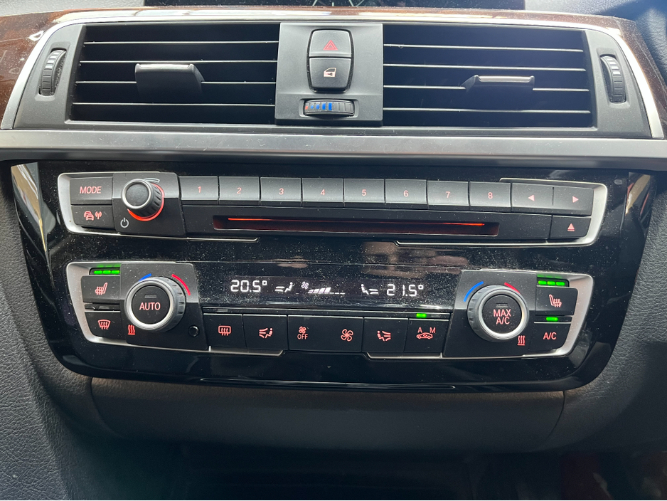 2017 BMW 3 Series 2017 BMW 320D 2.0 AUTOMATIC / CRUISE CONTROL / REVERSE CAMERA / ELECTRIC MEMORY & HEATED SEATS AND MORE