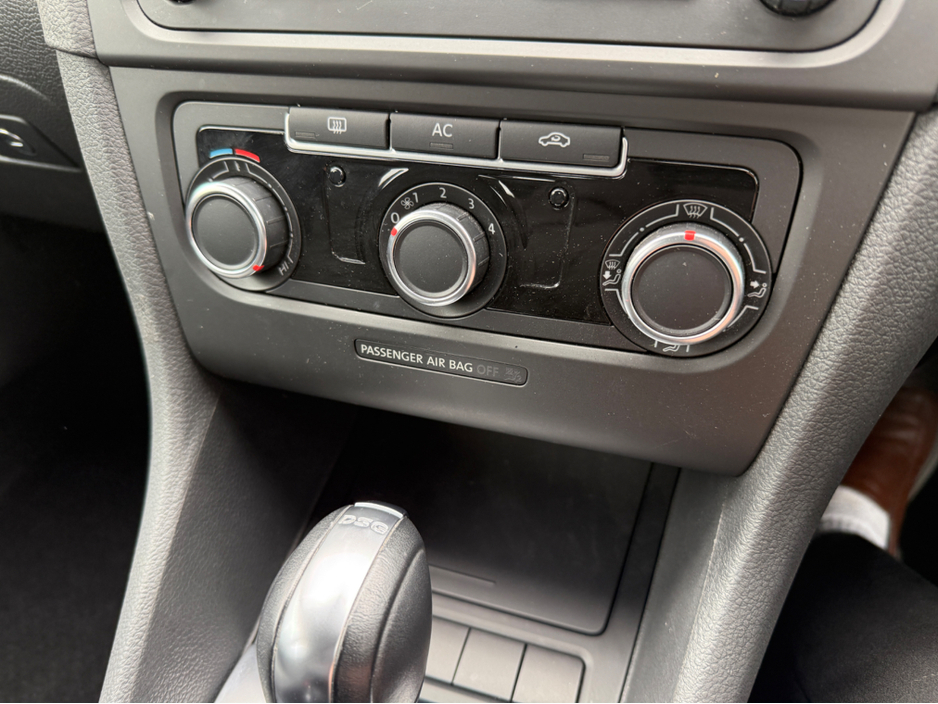 2012 Volkswagen Golf - image 14