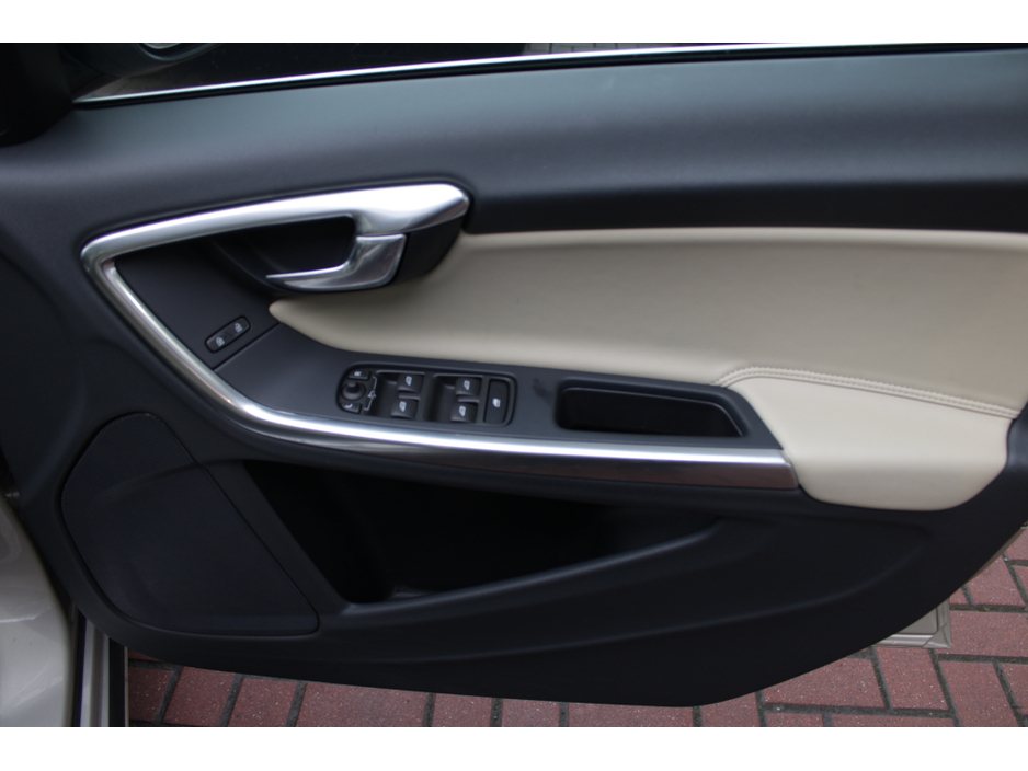 2016 Volvo S60 2.0D4 SE LUXURY EDITION 4DR SALOON AUTOMATIC // STUNNIN CAR WITH ONLY 61.000 KMS // BUY WITH CONFIDENCE AA AND SIMI APPROVED DEALER 2026 // FINANCE ARRANGED // TRADE INS WELCOME // €17,950