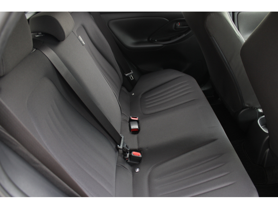 2020 Toyota Yaris - image 18