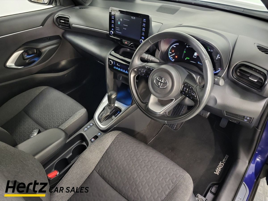 2023 Toyota Yaris - image 13