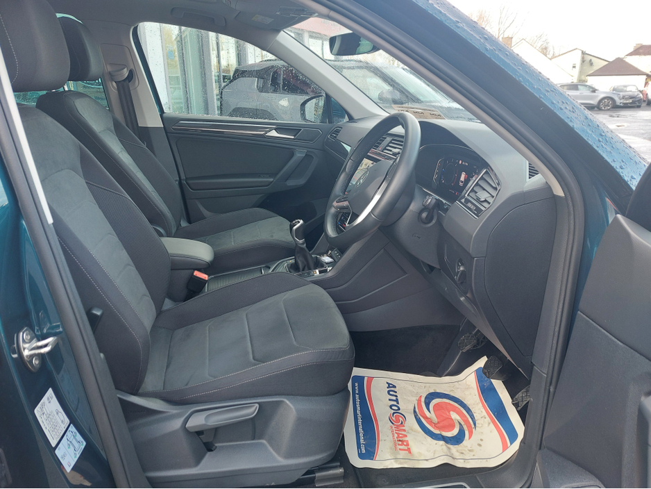 2024 Volkswagen Tiguan - image 9