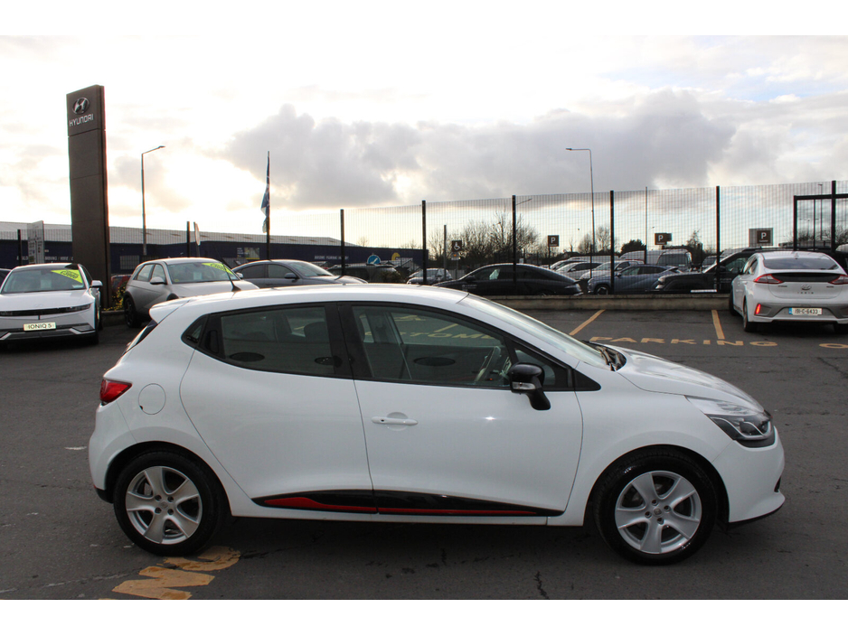 2017 Renault Clio - image 5