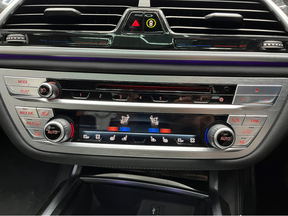 2017 BMW 7 Series - image 27