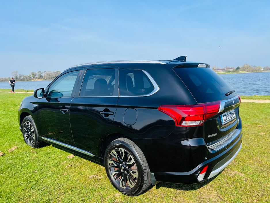 2017 Mitsubishi Outlander - image 11