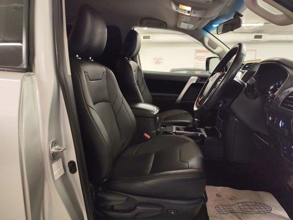 2023 Toyota Landcruiser - image 7