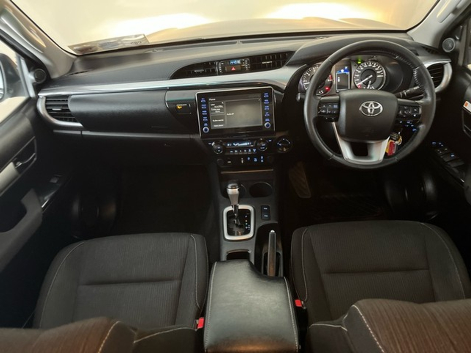 2023 Toyota Hilux - image 8