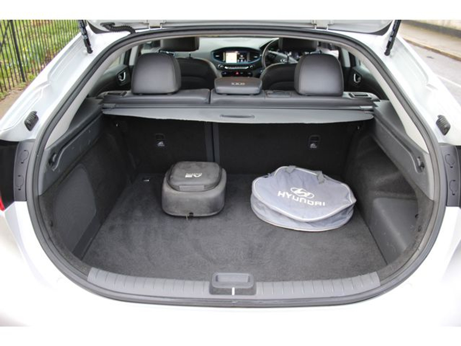 2018 Hyundai Ioniq PREMIUM SE Plug In hybrid €15,950