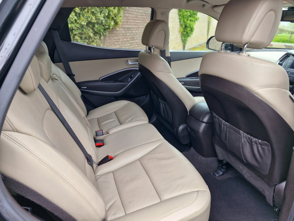 2017 Hyundai Santa Fe - image 30