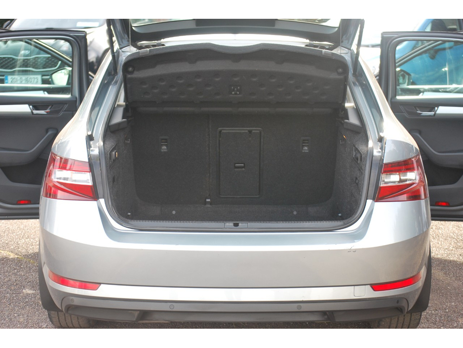 2017 Skoda Superb - image 14