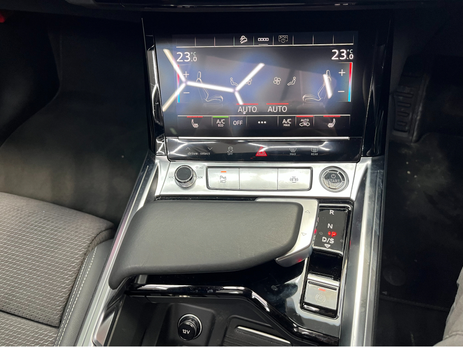 2022 Audi e-tron - image 29