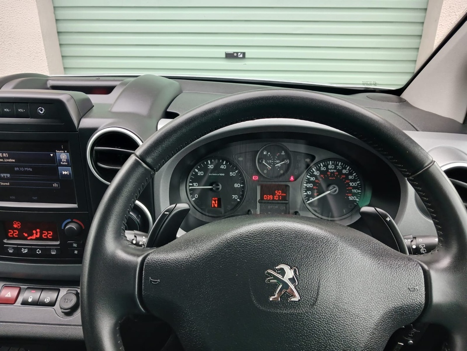 2018 Peugeot Partner - image 16