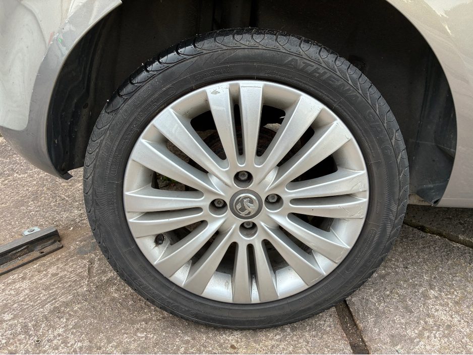 2012 Opel Corsa - image 13