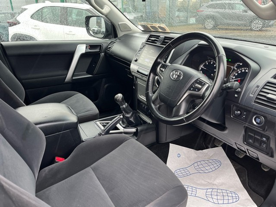 2021 Toyota Landcruiser - image 6