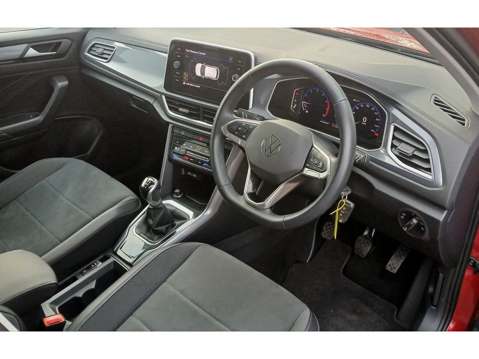 2024 Volkswagen T-Roc - image 4