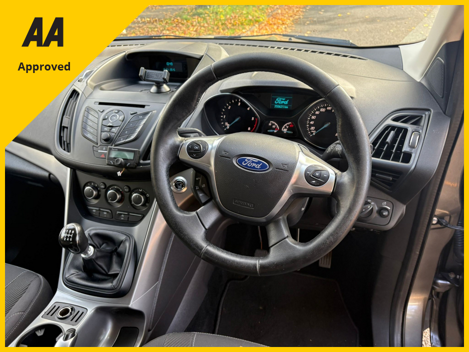 2016 Ford Kuga - image 8