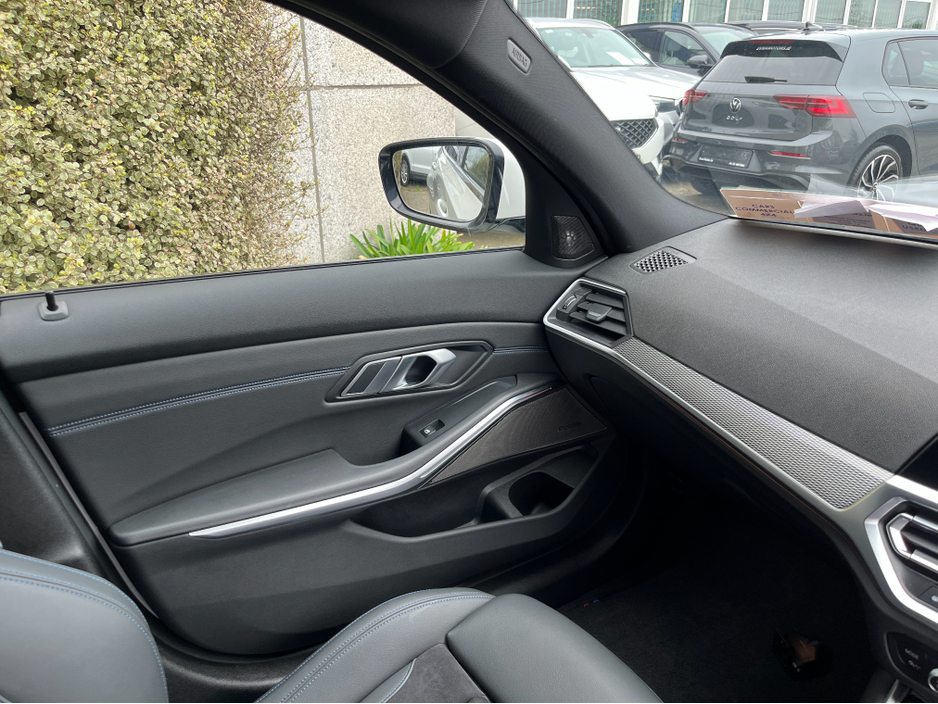 2021 BMW 3 Series - image 18