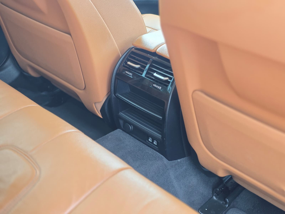 2021 BMW 5 Series - image 21