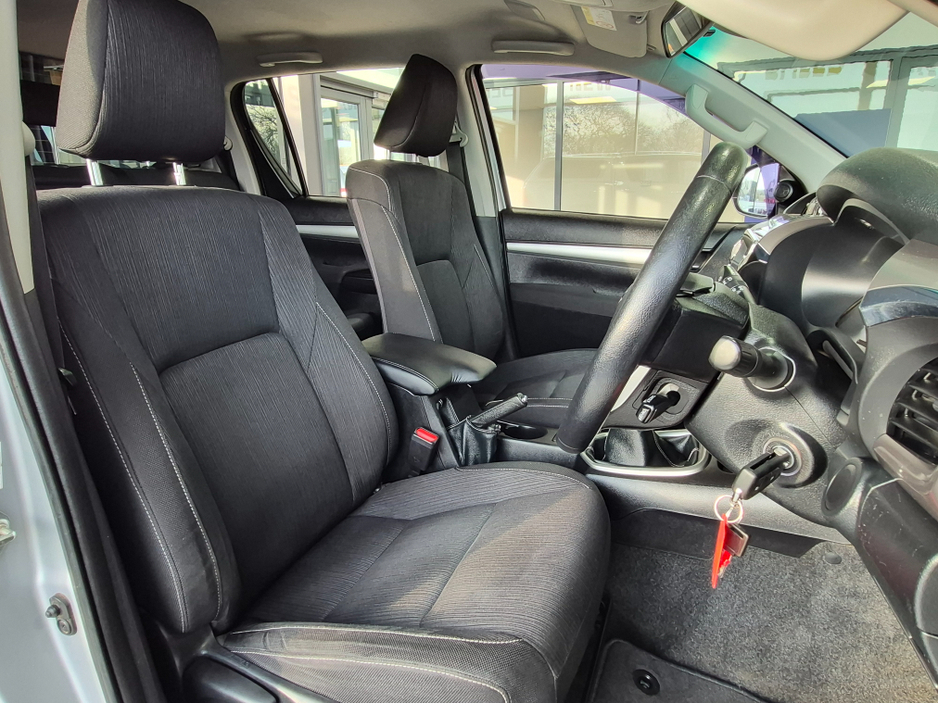 2022 Toyota Hilux - image 5