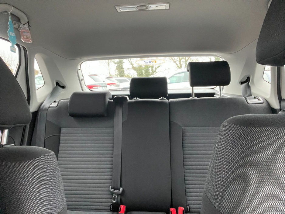 2014 Volkswagen Polo - image 10