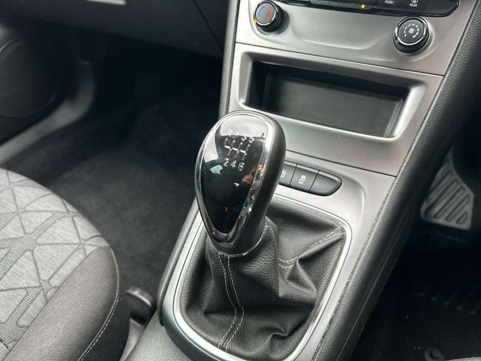 2019 Opel Astra - image 10