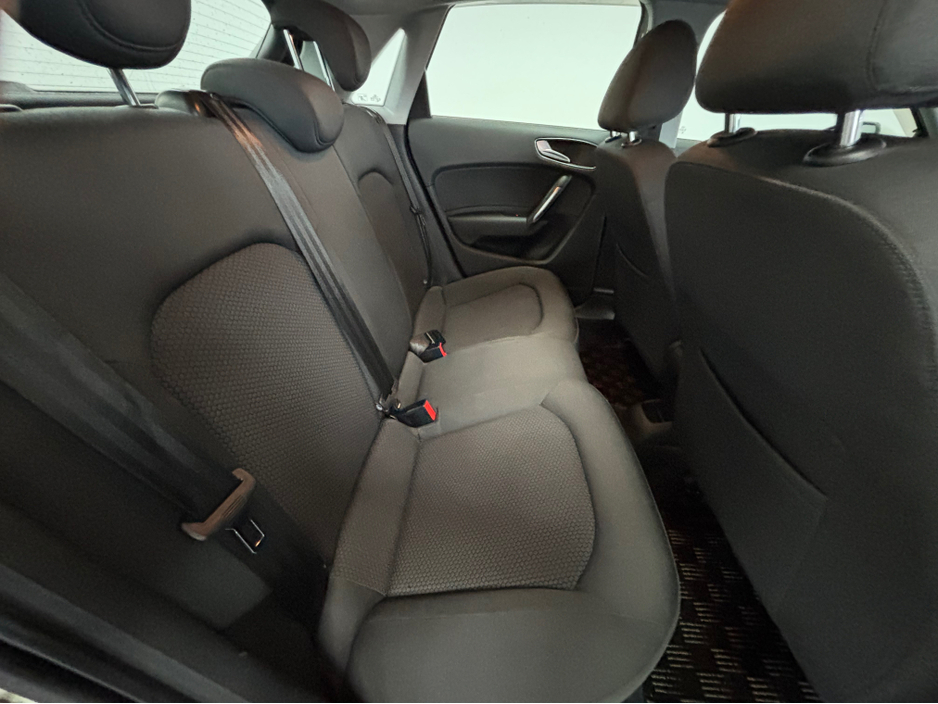 2012 Audi A1 - image 10