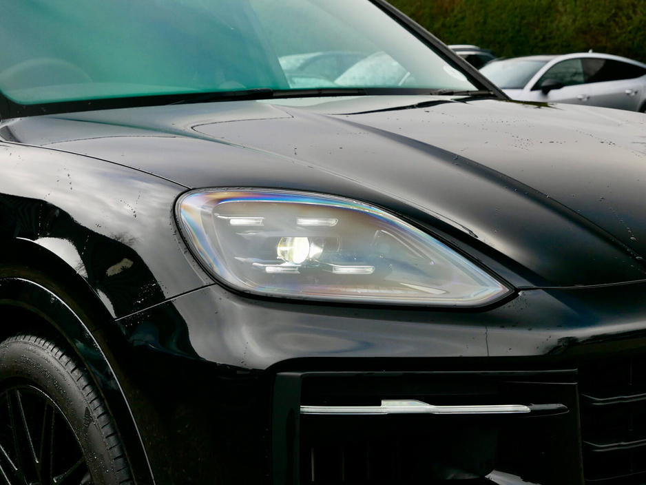2025 Porsche Cayenne - image 11
