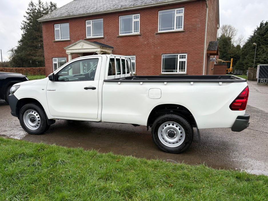 2016 Toyota Hilux - image 5