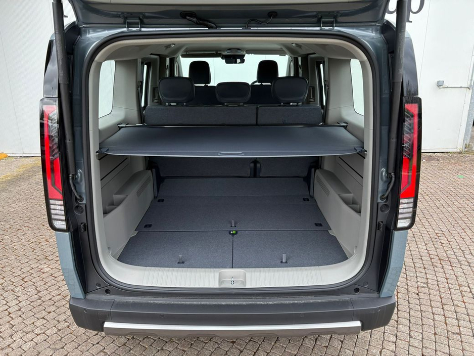 2026 Kia PV5 - image 34