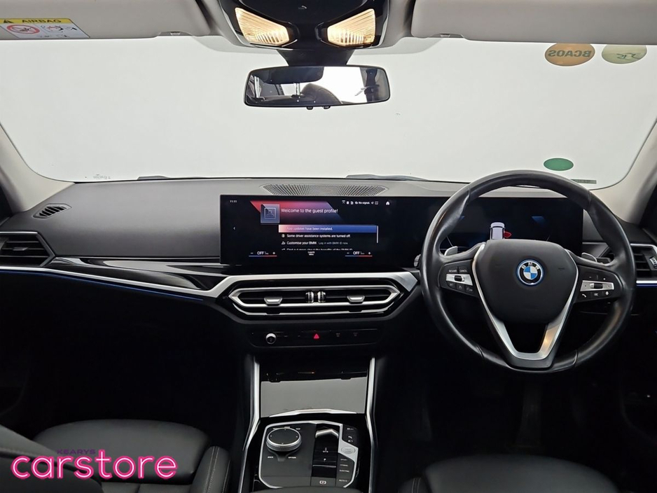 2023 BMW 3 Series - image 11