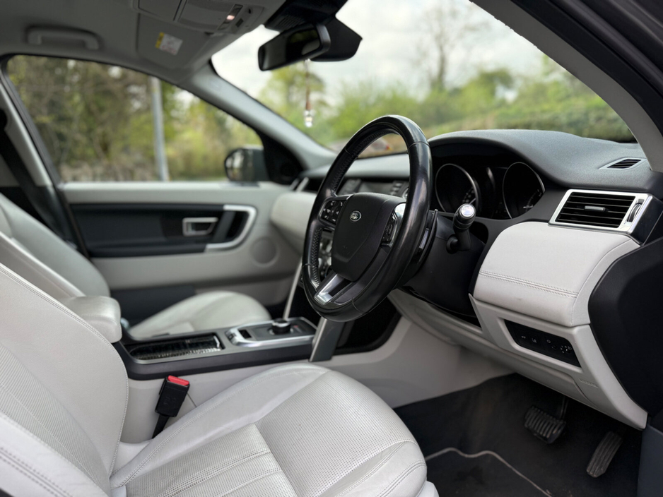 2017 Land Rover Discovery Sport - image 9