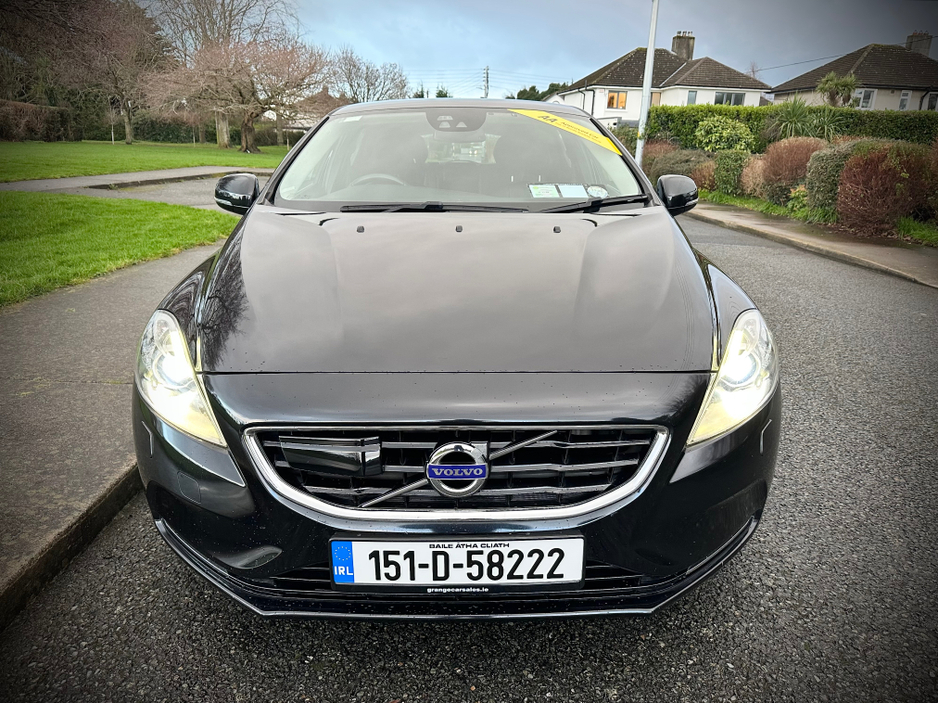 2015 Volvo V40 1.6 Petrol T4 SE Auto 5dr Hatchback | AA approved | Full Leather | Low km | 2 keys | Nov 26 NCT | Nov 26 tax | Sold serviced and valeted with warranty provided | Warranty provided. €11,950