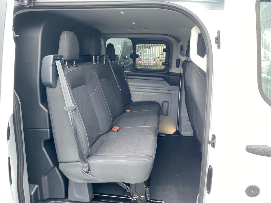 2025 Ford Transit Custom - image 16