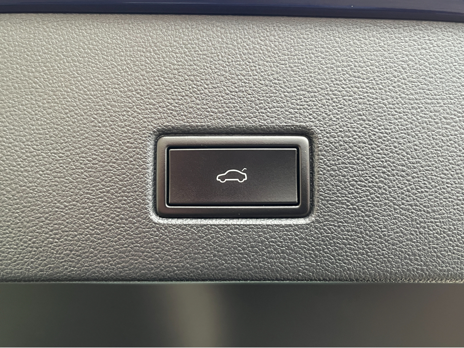 2020 Volkswagen T-Roc STYLE DESIGN AUTOMATIC 2.0 DIESEL //KEYLESS ENTRY//2 TONE PAINT//ADAPTIVE CRUISE CONTROL//REVERSE CAMERA// €23,950