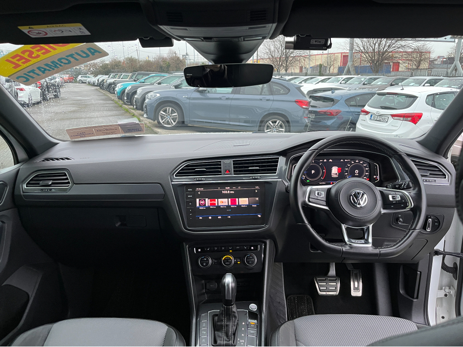 2020 Volkswagen Tiguan R-LINE 4MOTION AUTOMATIC 2.0 DIESEL //LOW MILES//HIGH SPEC//360 PARKING CAMERAS//HALF LEATHER HEATED FRONT AND REAR SEATS//KEYLESS ENTRY// €34,950
