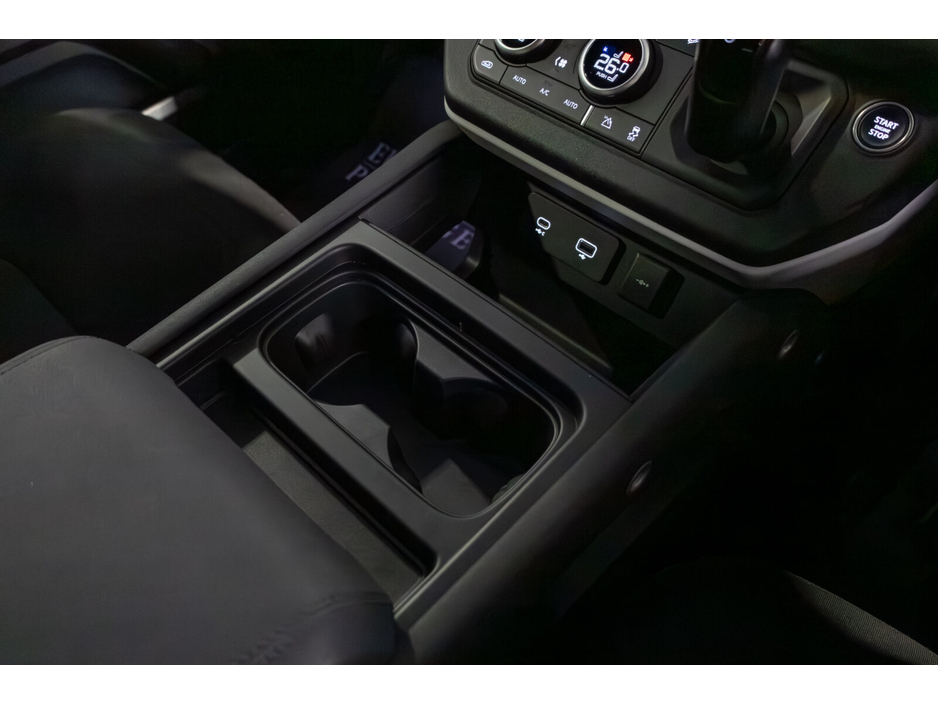 2022 Land Rover Defender  €56,911