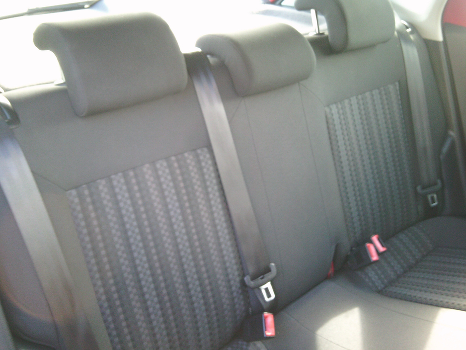 2015 Volkswagen Polo - image 8