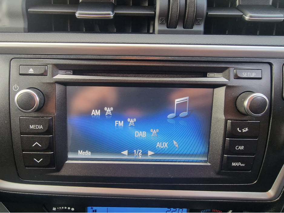 2014 Toyota Auris - image 19