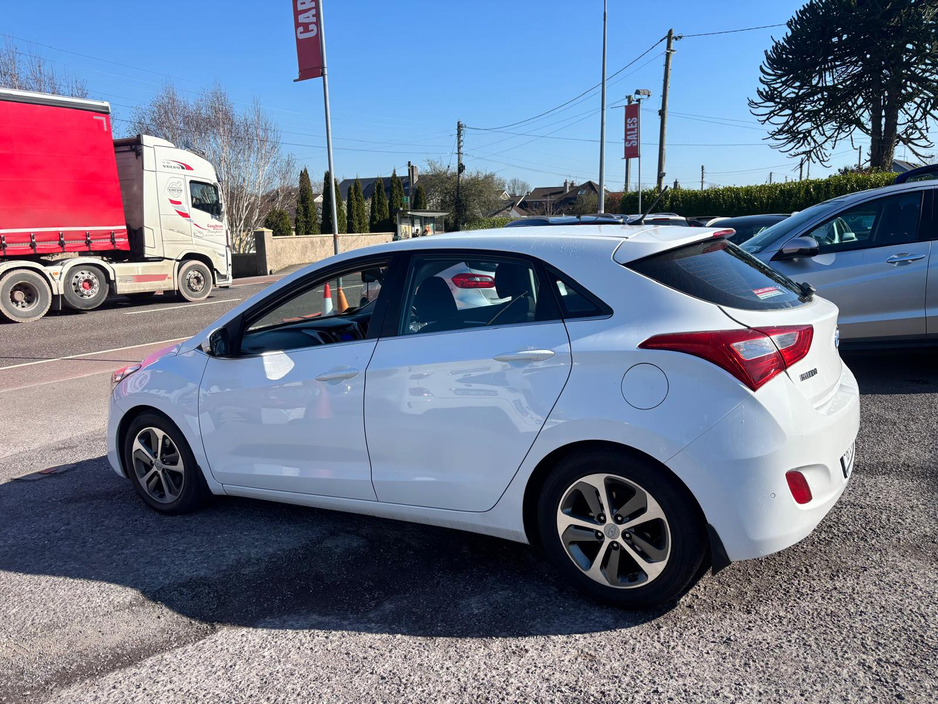 2016 Hyundai i30 - image 10