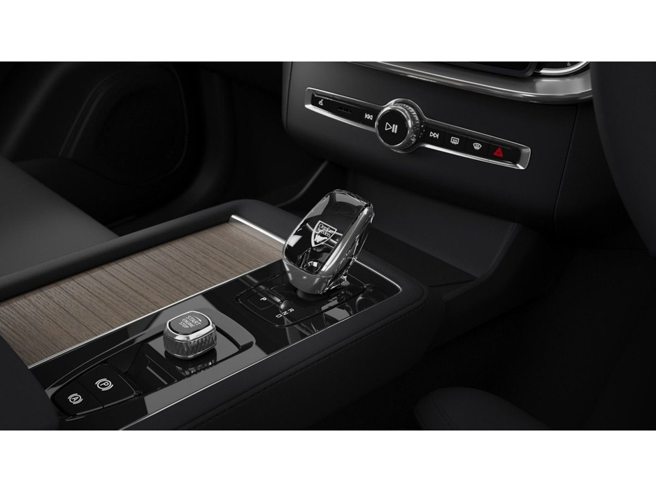 2026 Volvo XC90 - image 11