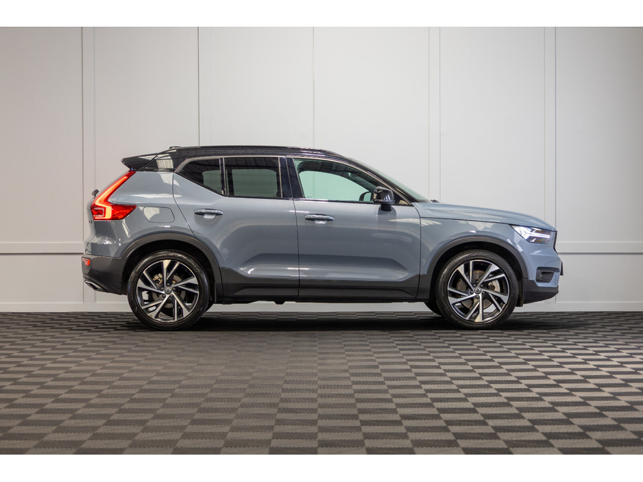 2020 Volvo XC40 - image 6