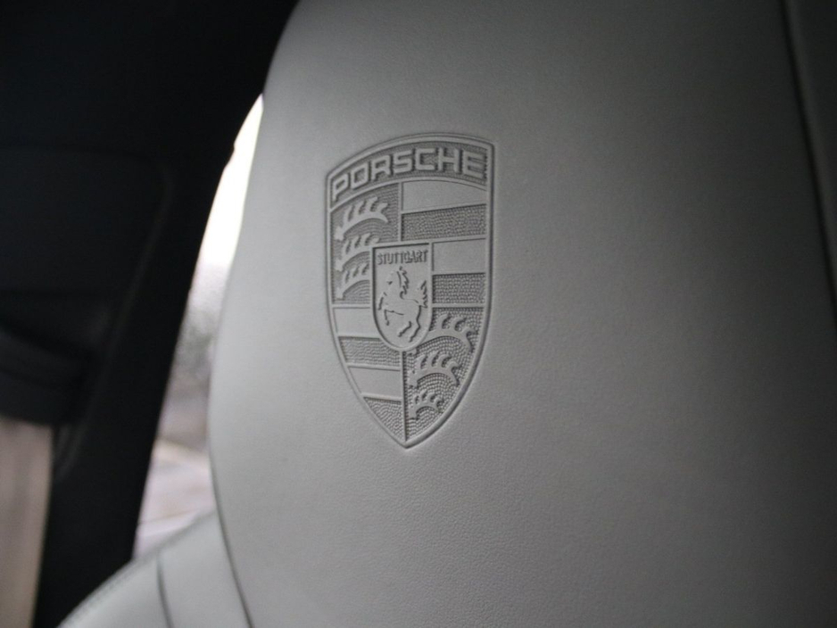 2023 Porsche Cayenne E-Hybrid Platinum Edition €77,000