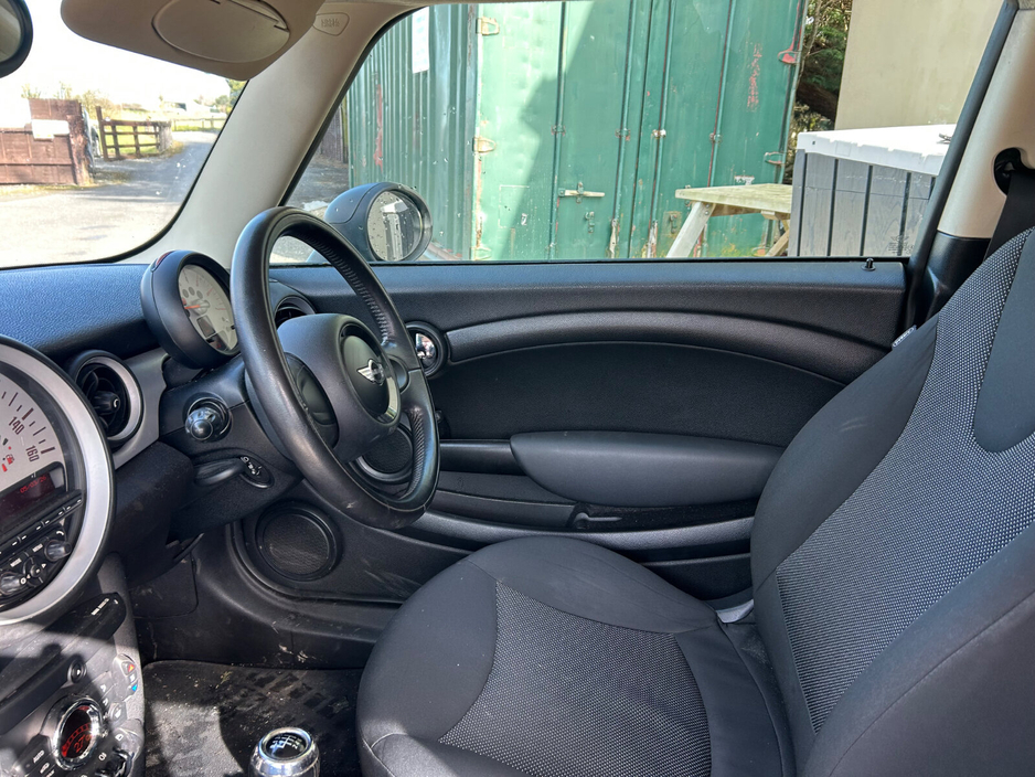 2013 MINI Hatch - image 11