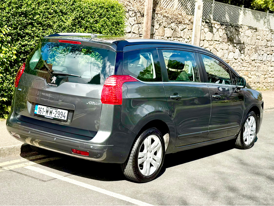 2016 Peugeot 5008 - image 11